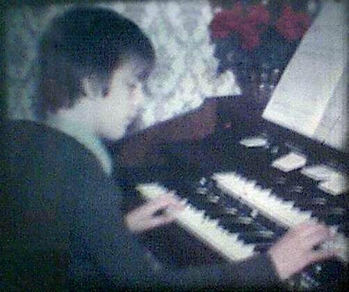 Alessandro_Esseno_all'organo_12_anni_bis